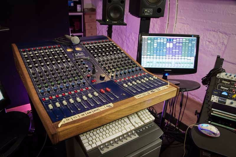 Studio de mixage numérique Paris 1 : table de mixage analogique